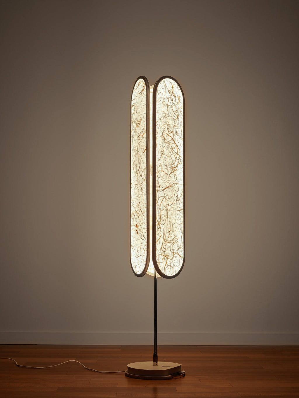 Chicago Floor Lamp in Raw Paper finish